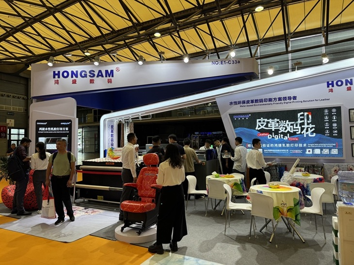鴻盛數(shù)碼展出水性環(huán)保皮革數(shù)碼印刷方案